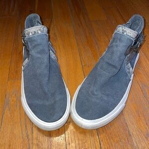 Blowfish MalibuGray High-Top Sneakers with Buckle Detail. Women Size 6